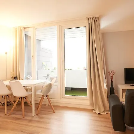 Apartment Gemuetliches Und Helles Mit Balkon, Badewanne, Wlan, Parkplatz BRE